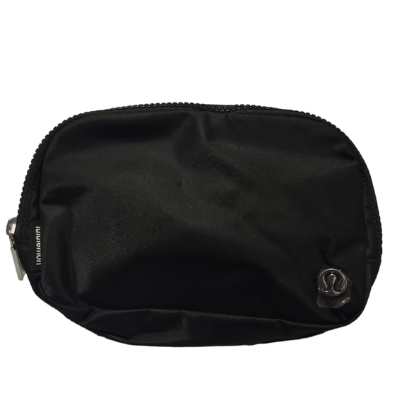 NWT Lululemon Everywhere Belt Bag 1L In Black - Picture 6 of 7